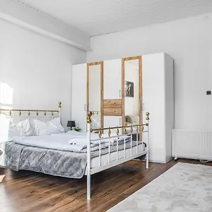 Adorable 2br Apt. Near Millenium Tower And Danube Apartament