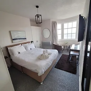Sea View Flat 4 Fast Wifi & Free Parking Apartment Scarborough